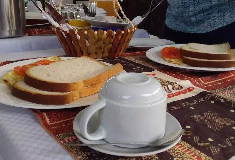 مُتل Hoima Breeze