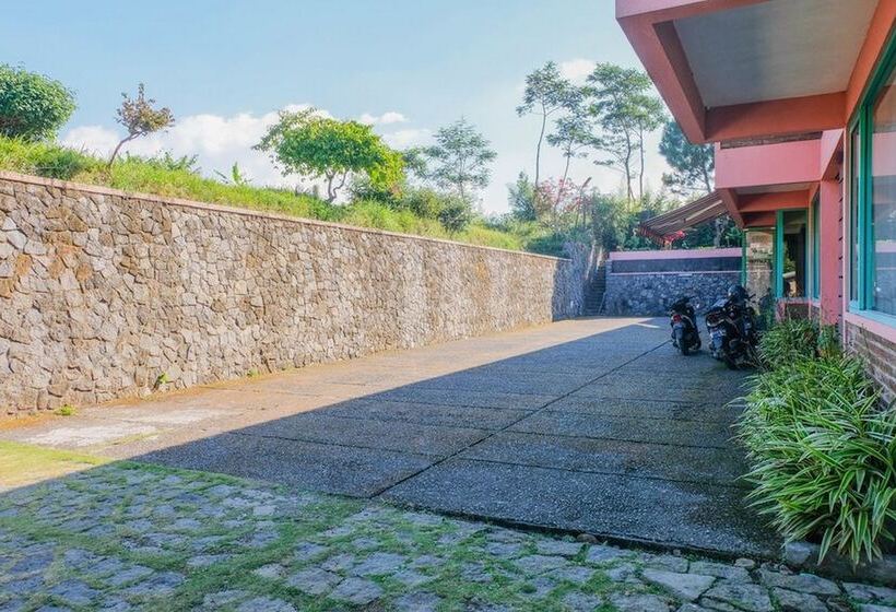 Hotelli Reddoorz Syariah Near Kopeng Treetop Adventure