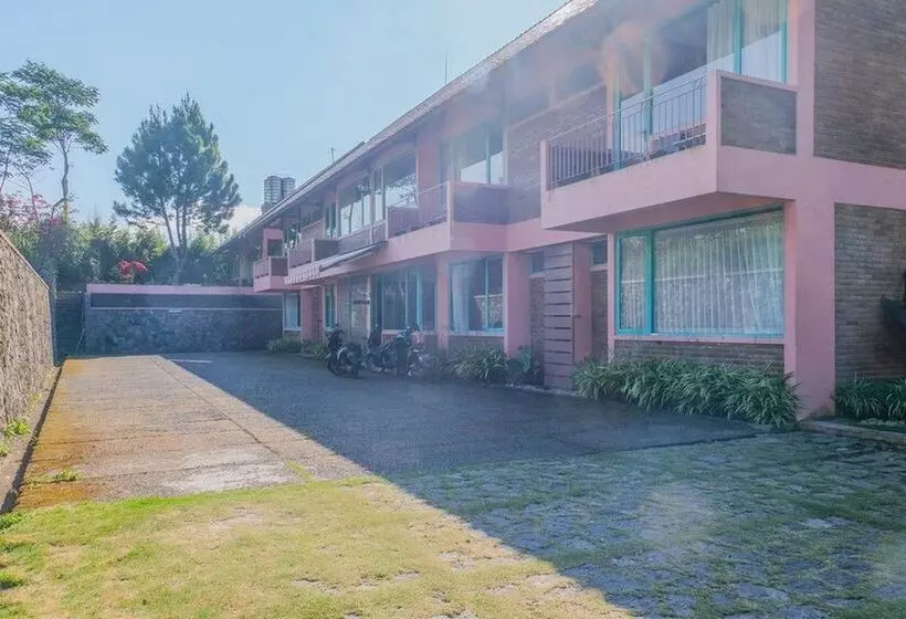 ホテル Reddoorz Syariah Near Kopeng Treetop Adventure