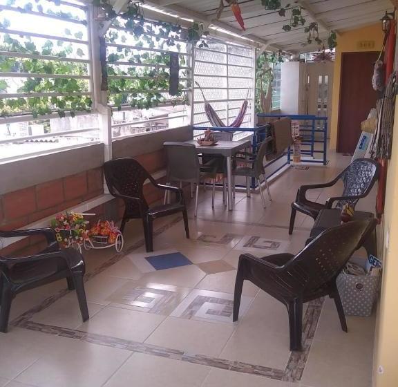 پانسیون Hostal Kumbaya