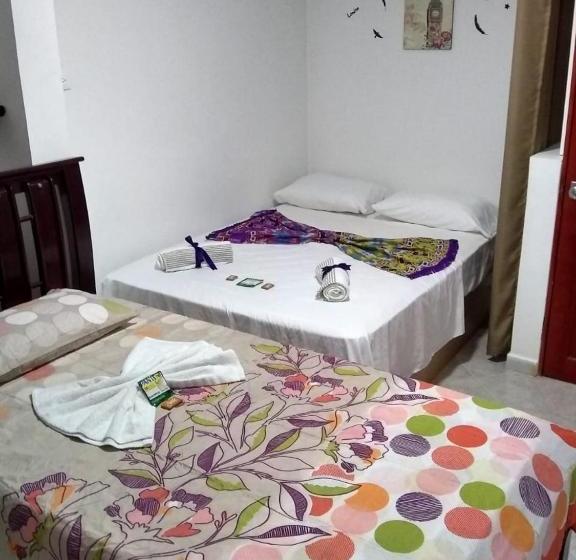 پانسیون Hostal Kumbaya