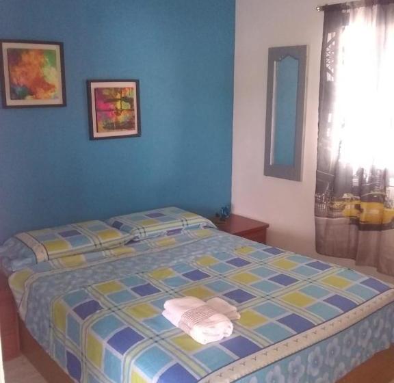 پانسیون Hostal Kumbaya