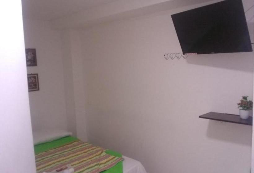 پانسیون Hostal Kumbaya