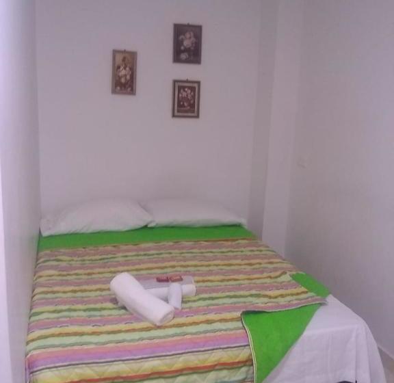 پانسیون Hostal Kumbaya