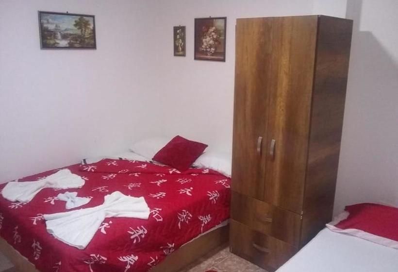 پانسیون Hostal Kumbaya