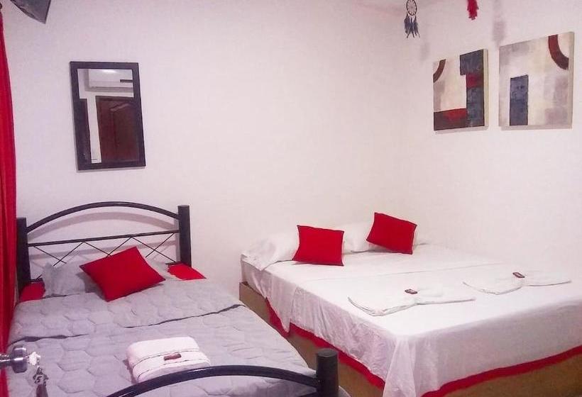 پانسیون Hostal Kumbaya