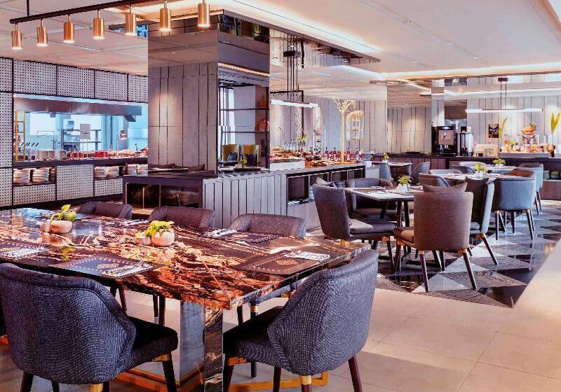 ホテル Movenpick Surabaya City