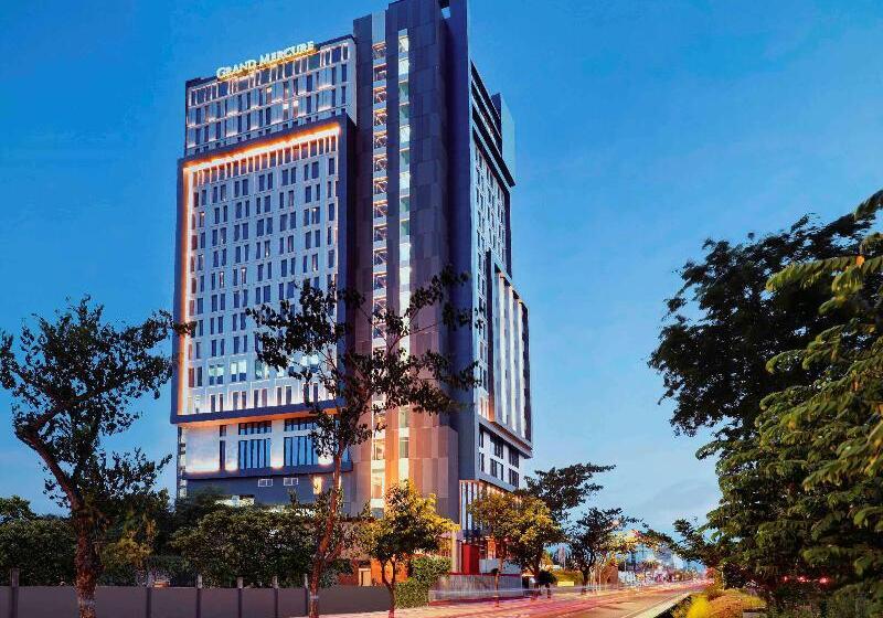 ホテル Movenpick Surabaya City