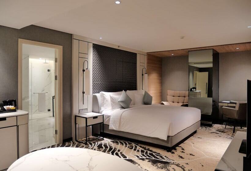 ホテル Movenpick Surabaya City