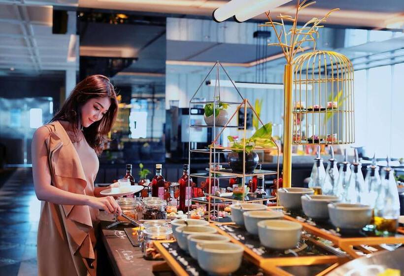 ホテル Movenpick Surabaya City