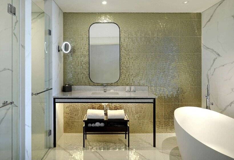 ホテル Movenpick Surabaya City