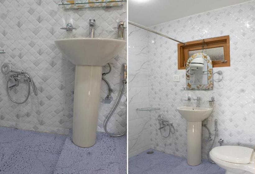 Spot On 45411 Habak Resort