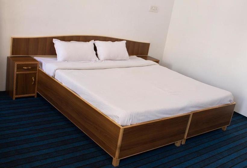 Spot On 45411 Habak Resort