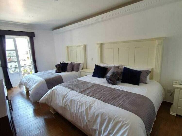 فندق Estancia Real