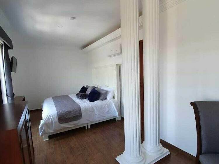 فندق Estancia Real