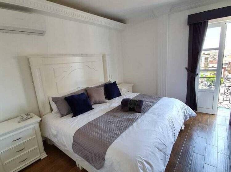 فندق Estancia Real