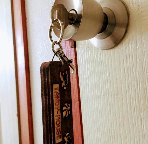 Отель Yoron Tandy House