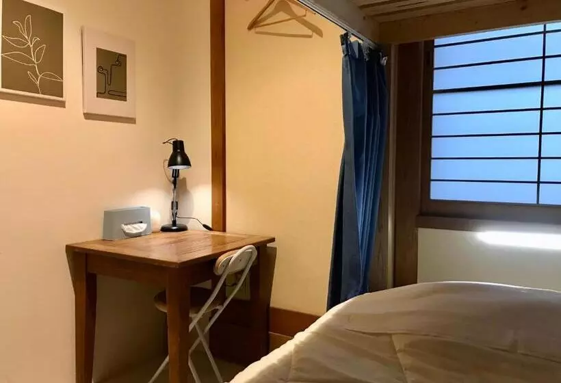 Django Hostel & Lounge