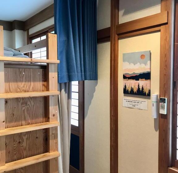 Django Hostel & Lounge