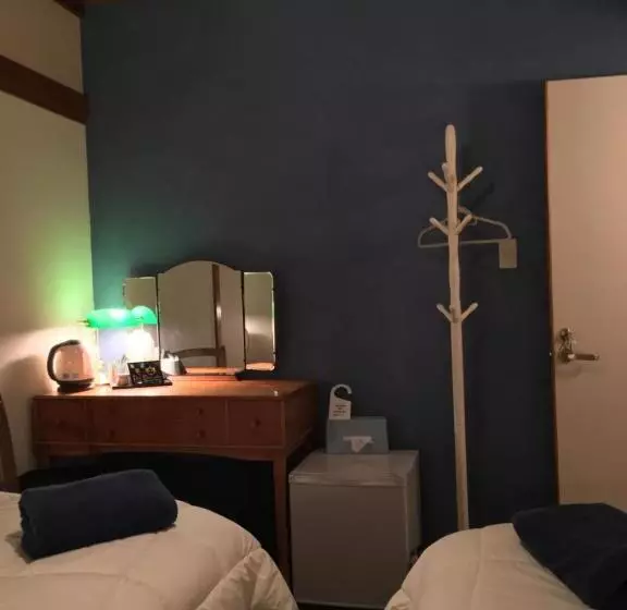 Django Hostel & Lounge