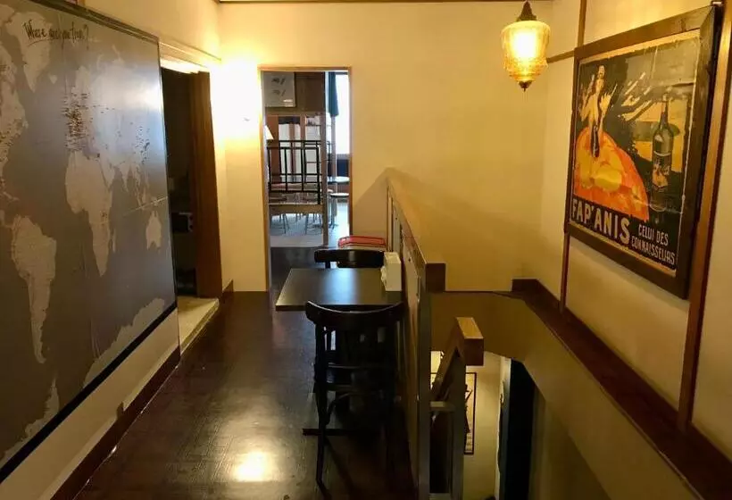 Django Hostel & Lounge