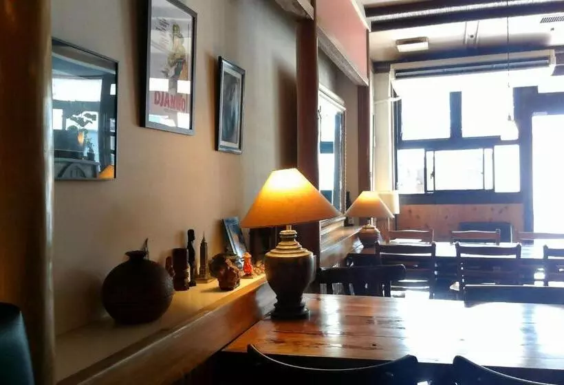 Django Hostel & Lounge