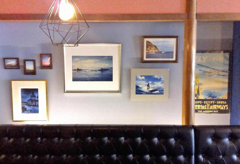 Django Hostel & Lounge