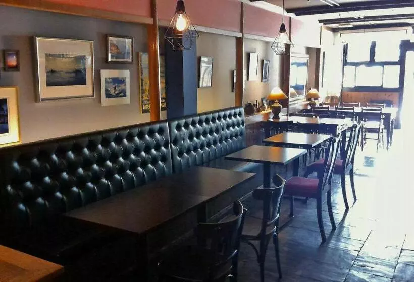 Django Hostel & Lounge