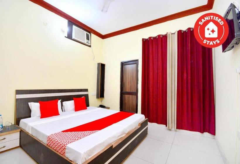 בית מלון כפרי Oyo 40306 White House