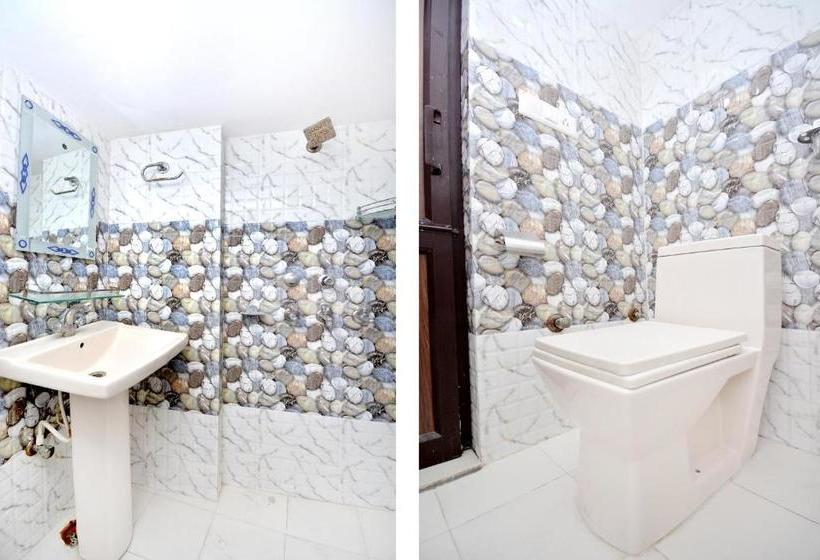 בית מלון כפרי Oyo 40306 White House