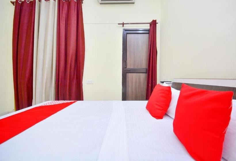 בית מלון כפרי Oyo 40306 White House