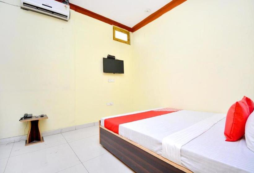 בית מלון כפרי Oyo 40306 White House