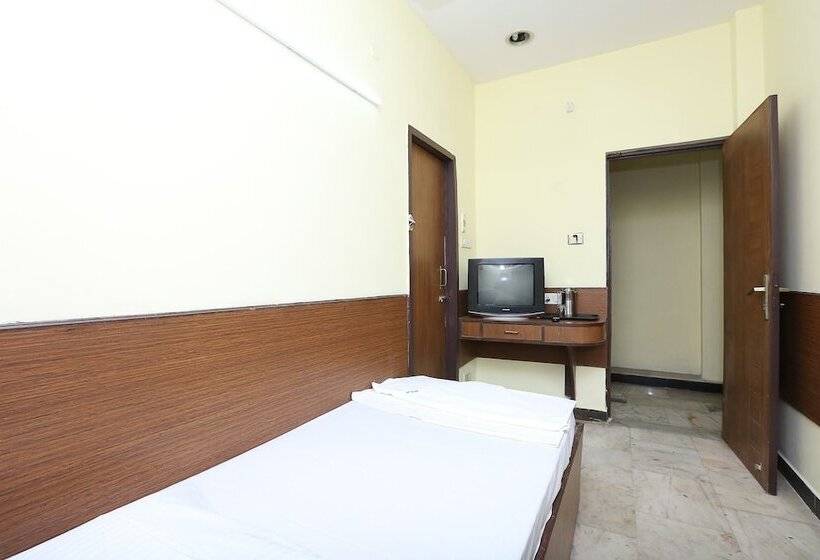 Hotell Spot On 6856 Eshi Guest House