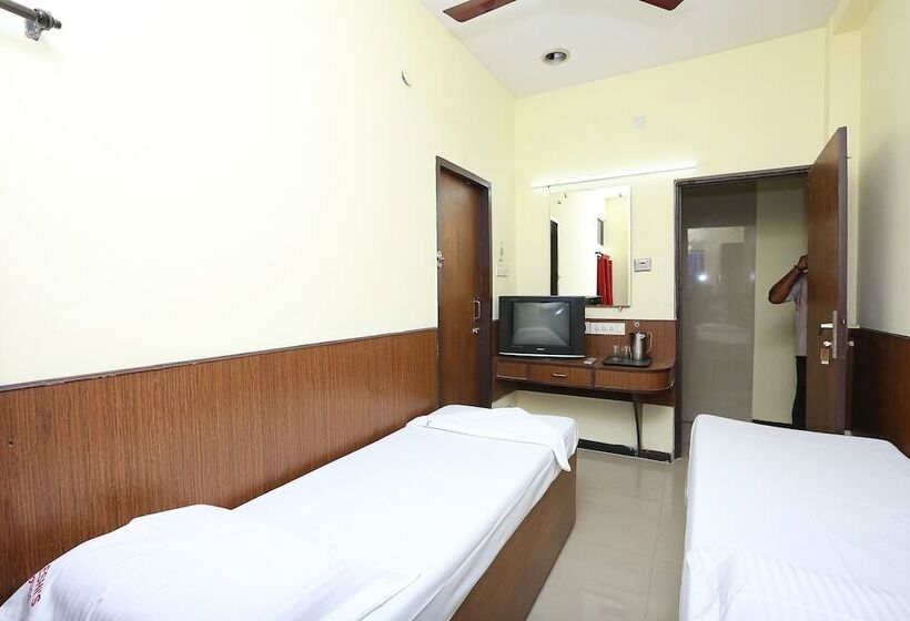 Hotell Spot On 6856 Eshi Guest House
