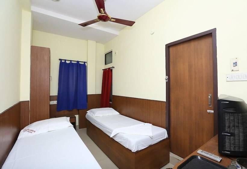 Hotell Spot On 6856 Eshi Guest House