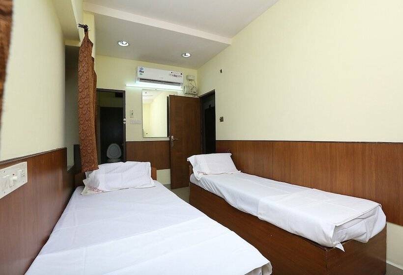 Hotell Spot On 6856 Eshi Guest House