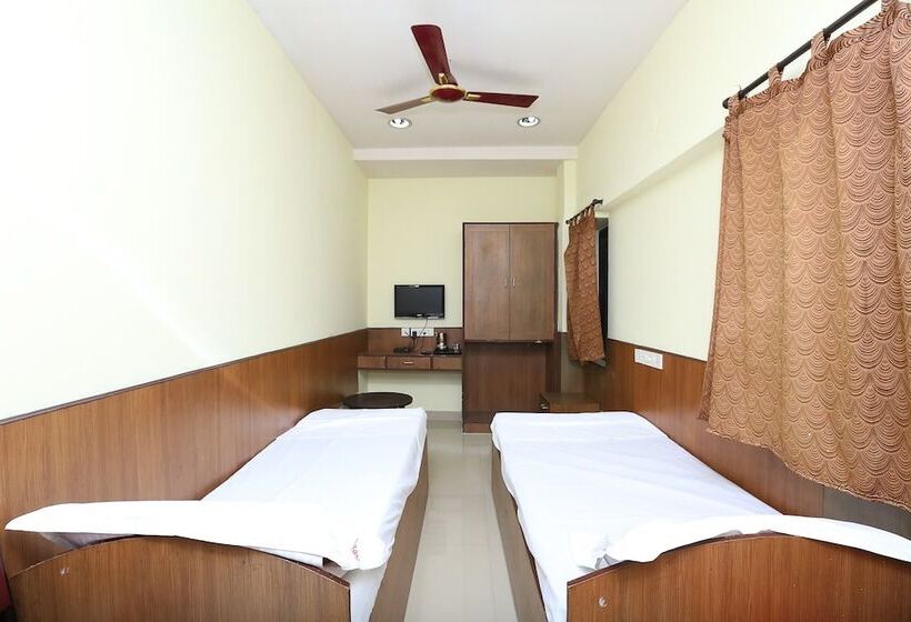 Hotell Spot On 6856 Eshi Guest House