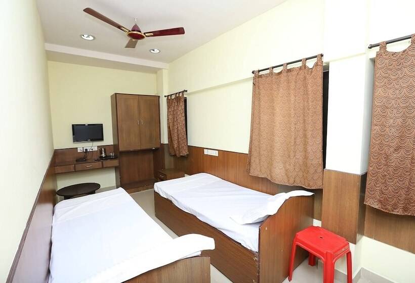 Hotell Spot On 6856 Eshi Guest House