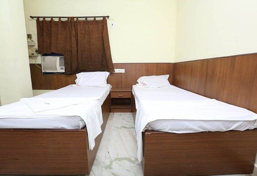 Hotell Spot On 6856 Eshi Guest House