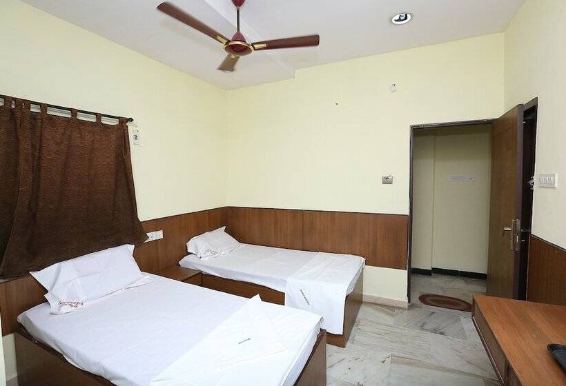 Hotell Spot On 6856 Eshi Guest House