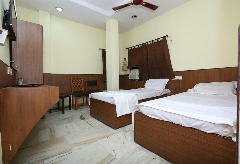 Hotell Spot On 6856 Eshi Guest House