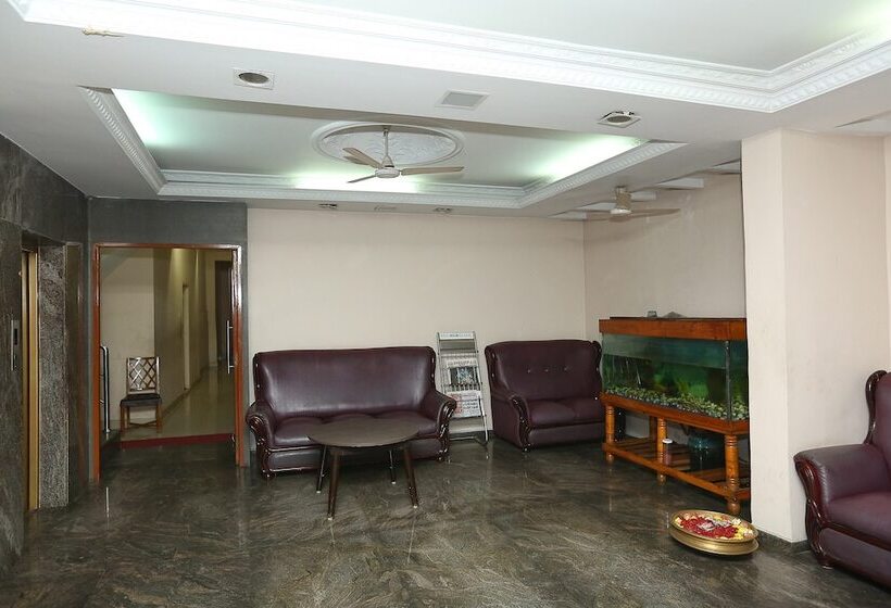 Hotell Spot On 6856 Eshi Guest House