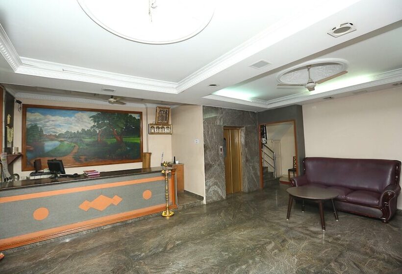 Hotell Spot On 6856 Eshi Guest House