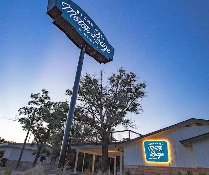 Hotelli Stonewall Motor Lodge