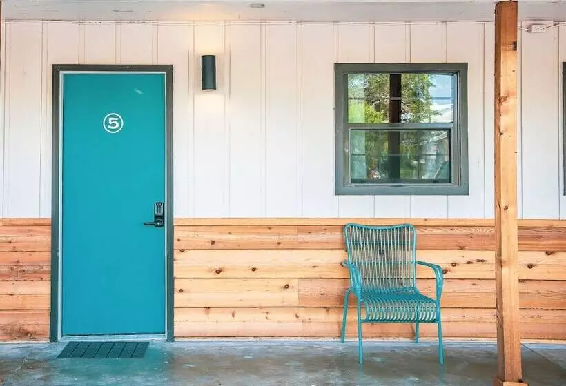 Hotelli Stonewall Motor Lodge