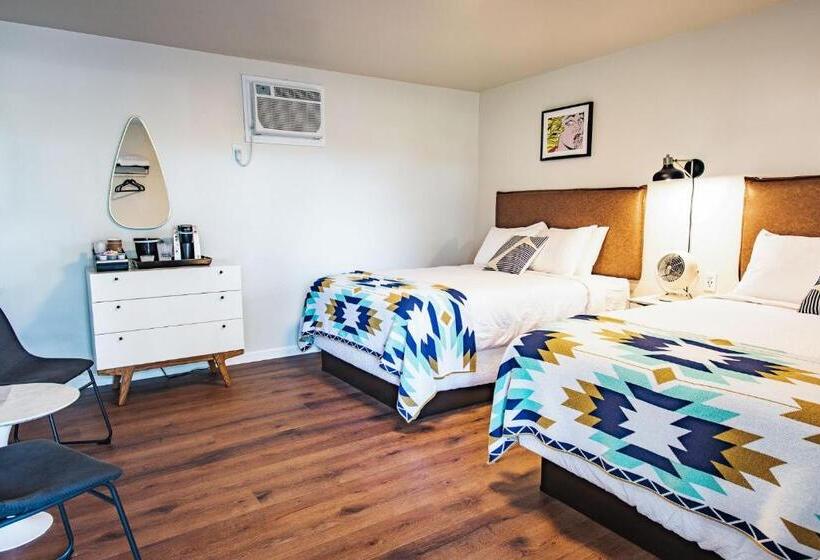 Отель Stonewall Motor Lodge