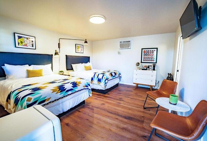 Отель Stonewall Motor Lodge