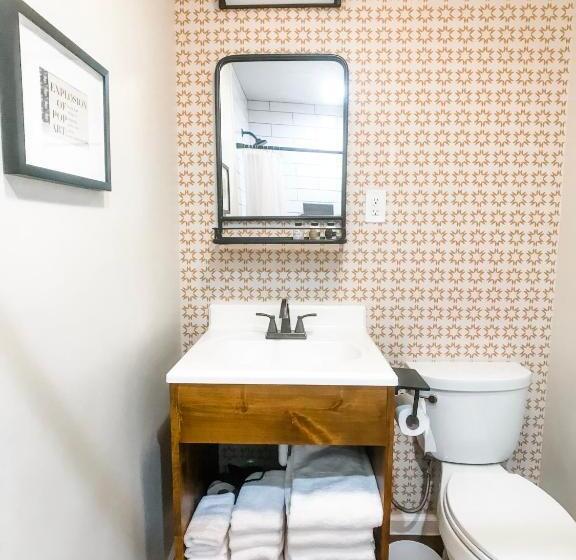 Отель Stonewall Motor Lodge