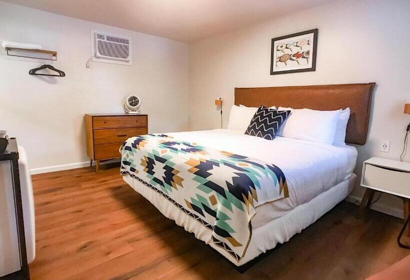 Отель Stonewall Motor Lodge