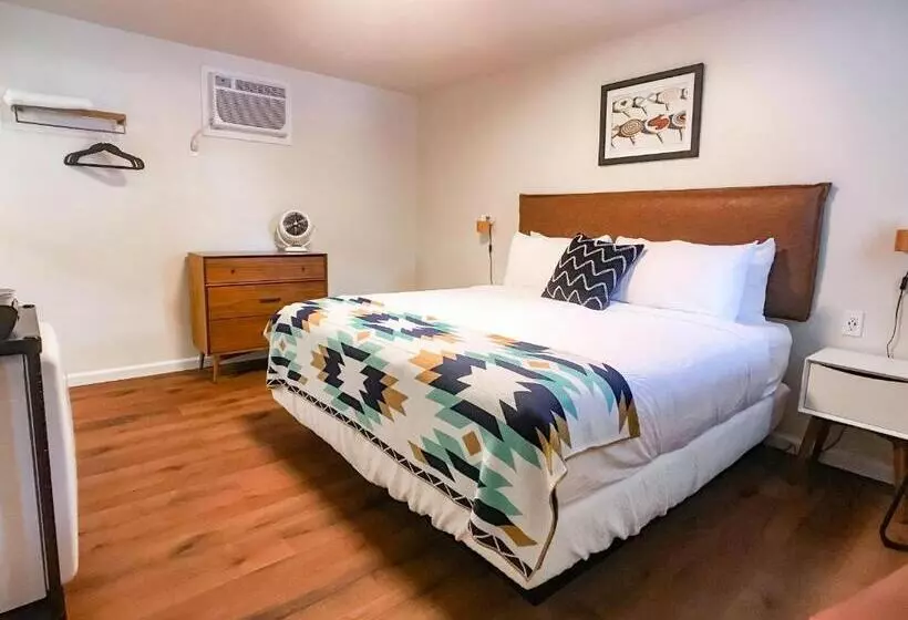 Hotelli Stonewall Motor Lodge